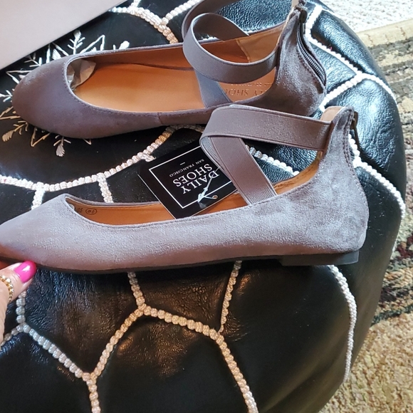 New X Ankle Strappy Lightweight Ballet Flat - Picture 3 of 6